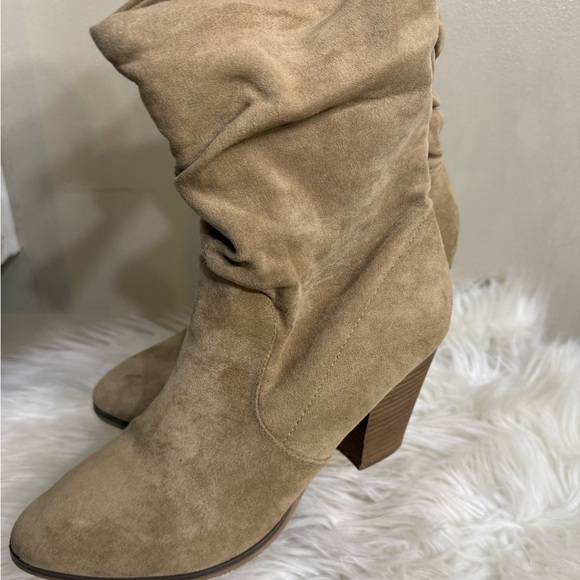 Universal Thread Beige Tan Faux Suede Ankle Slouch Heeled Boots Women’s Size 9.5 - Picture 5 of 16
